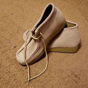 Rugged cross outfitters size 8.5